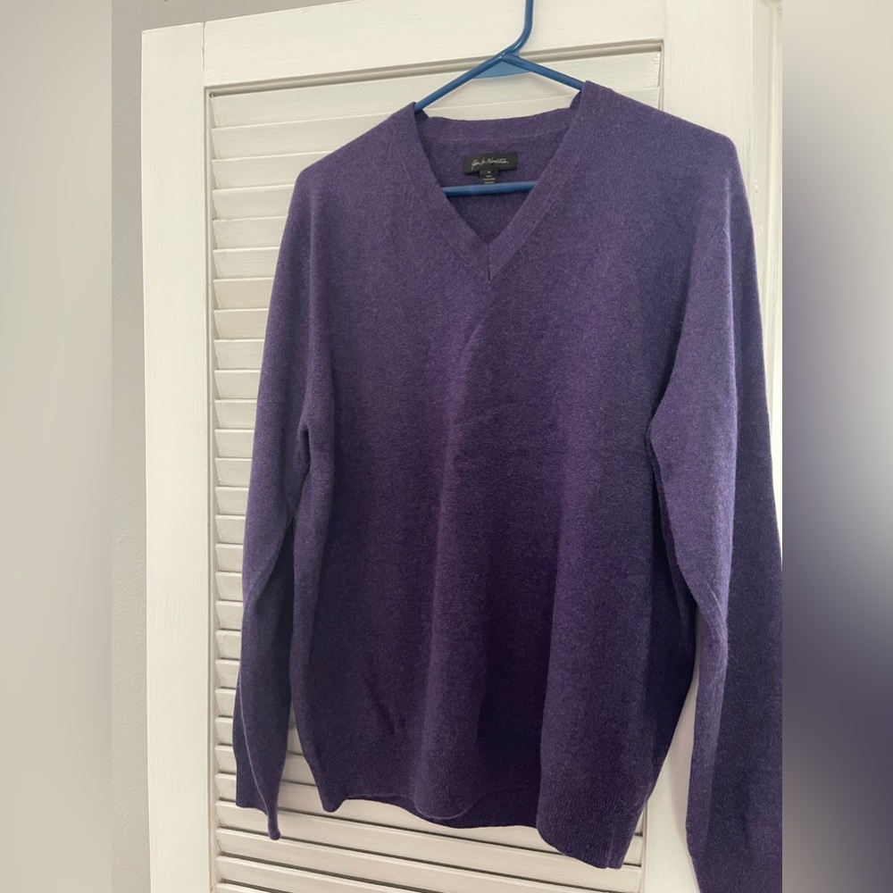 Lightly worn 100% cashmere men’s sweater